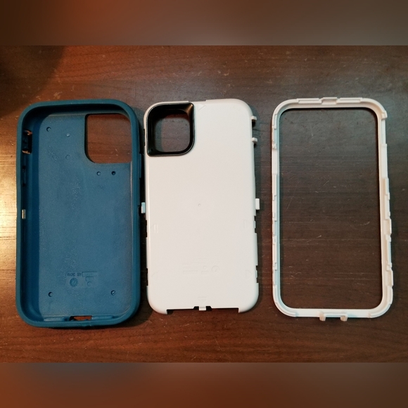 Otter Box iPhone 11 - Picture 2 of 5
